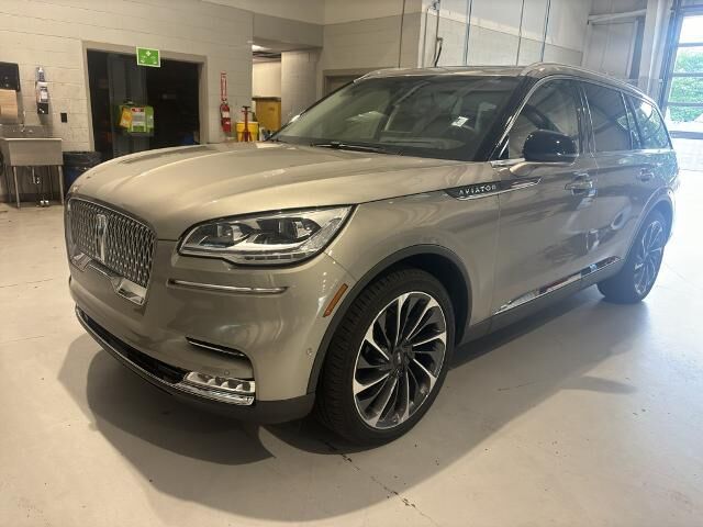 2023 Lincoln Aviator Reserve — photo 1 of 13