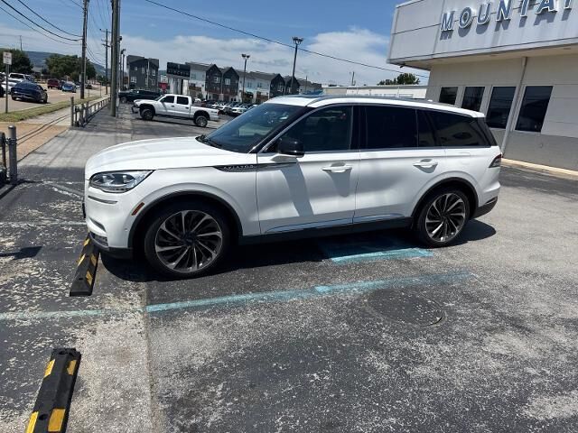 2021 Lincoln Aviator Reserve — photo 1 of 16
