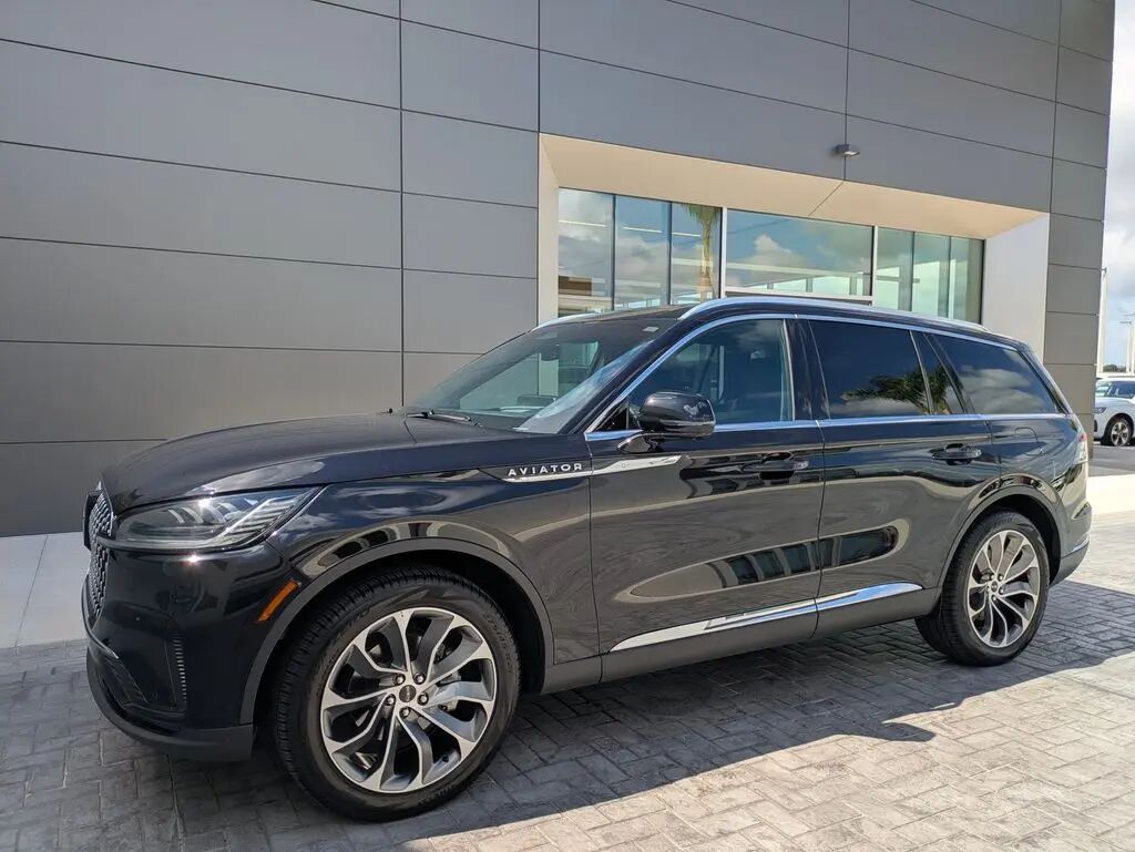 2025 Lincoln Aviator Reserve — photo 1 of 13