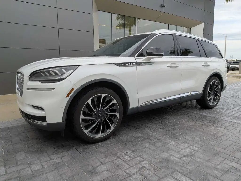 2023 Lincoln Aviator Reserve — photo 1 of 13