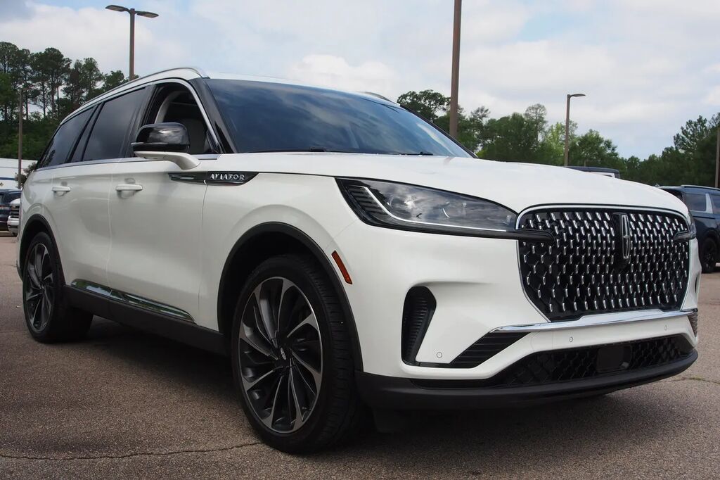2025 Lincoln Aviator Reserve — photo 1 of 13