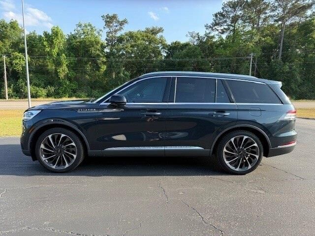2023 Lincoln Aviator Reserve — photo 1 of 13