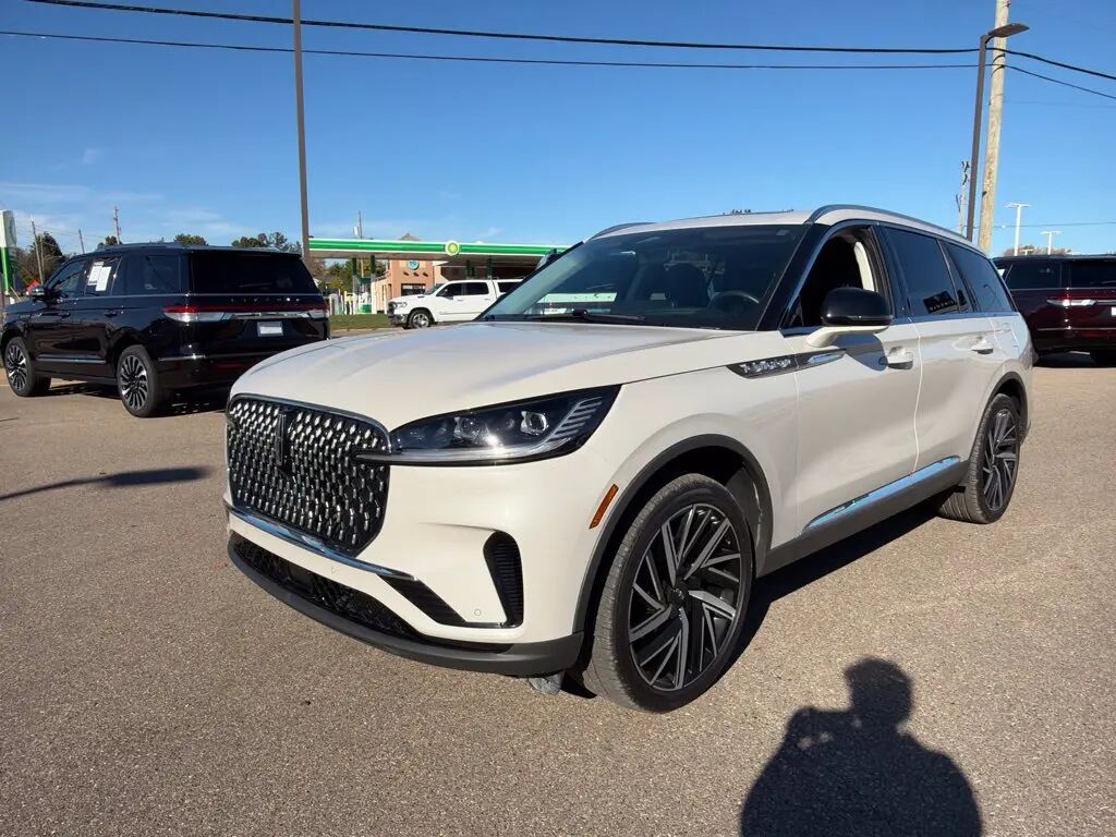 2025 Lincoln Aviator Reserve — photo 1 of 13