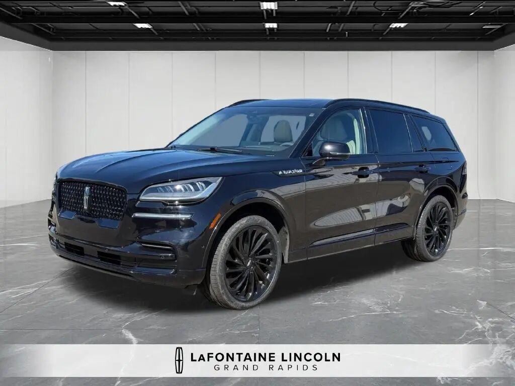 2023 Lincoln Aviator Reserve — photo 1 of 13