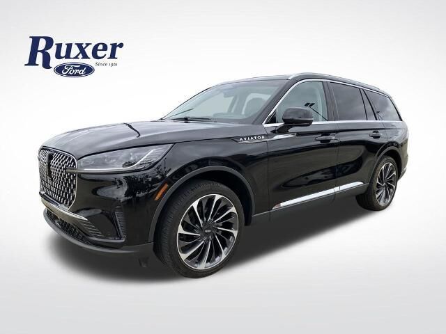 2025 Lincoln Aviator Reserve — photo 1 of 13