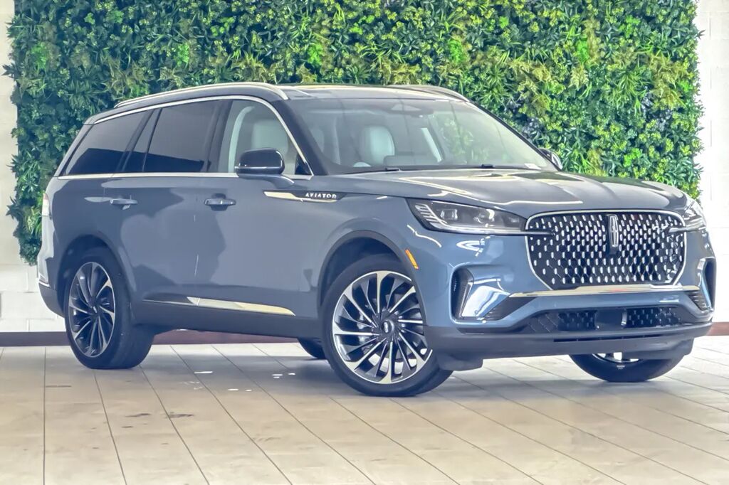 2025 Lincoln Aviator Reserve — photo 1 of 26