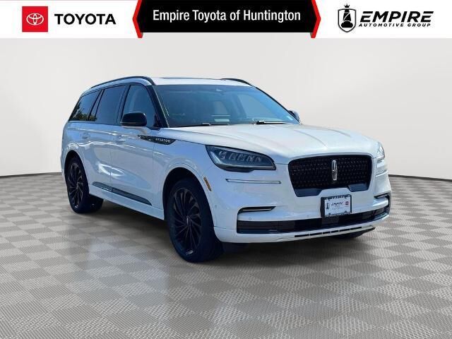 2023 Lincoln Aviator Reserve — photo 1 of 26