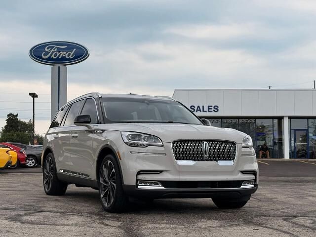 2020 Lincoln Aviator Reserve — photo 1 of 39