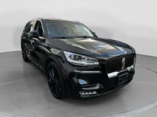 2022 Lincoln Aviator Reserve — photo 1 of 13