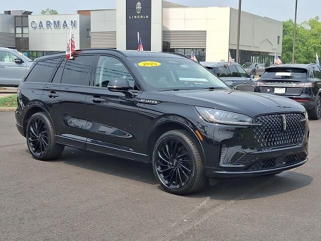 2025 Lincoln Aviator Reserve — photo 1 of 13