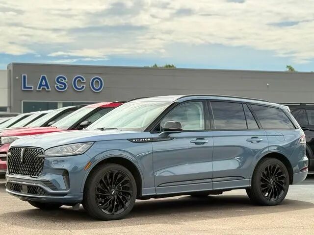 2025 Lincoln Aviator Reserve — photo 1 of 13