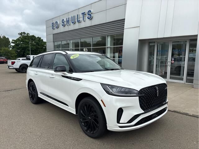 2026 Lincoln Aviator Reserve — photo 1 of 13