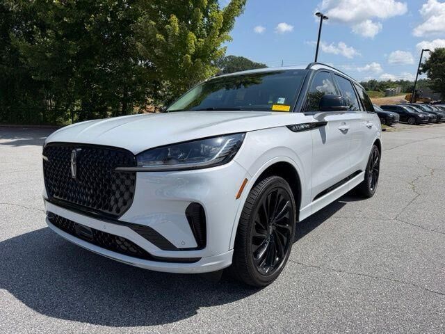 2025 Lincoln Aviator Reserve — photo 1 of 26
