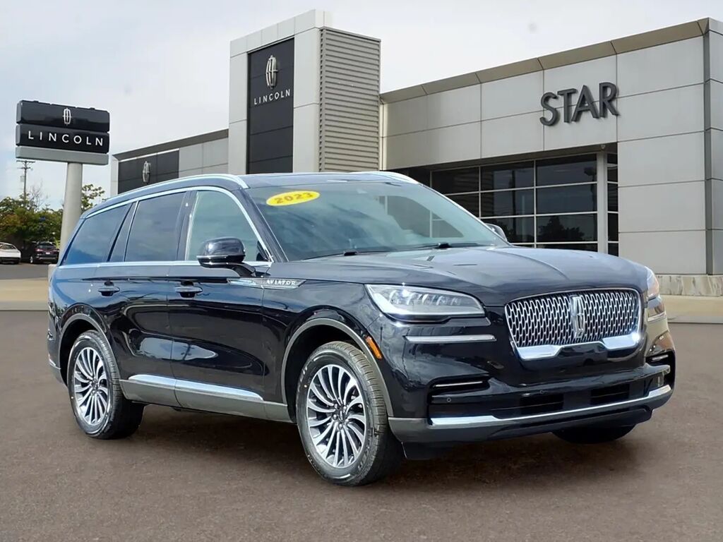 2023 Lincoln Aviator Reserve — photo 1 of 13