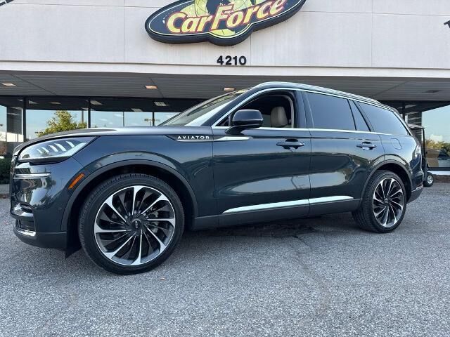 2023 Lincoln Aviator Reserve — photo 1 of 13