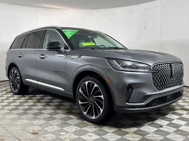 2025 Lincoln Aviator Reserve — photo 1 of 23
