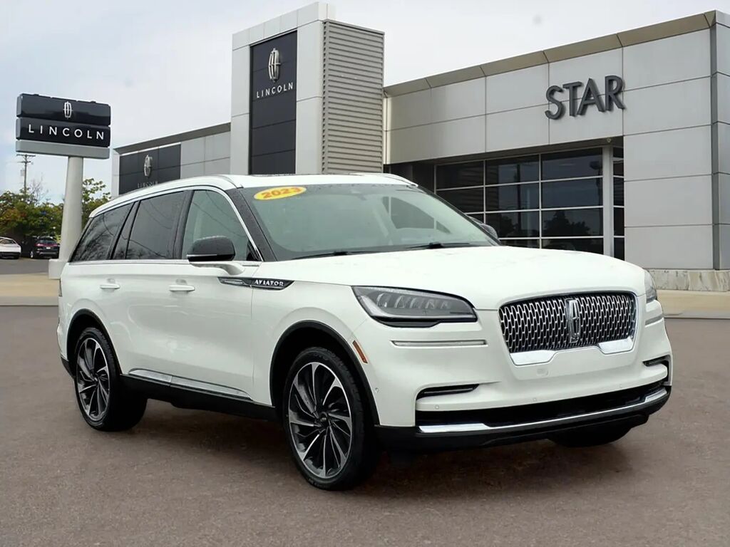 2023 Lincoln Aviator Reserve — photo 1 of 13