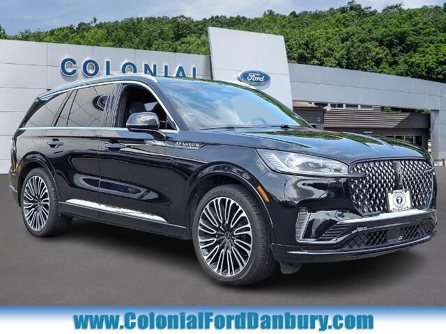2025 Lincoln Aviator Black Label — photo 1 of 26