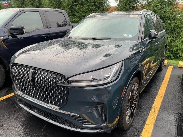 2025 Lincoln Aviator Black Label — photo 1 of 26
