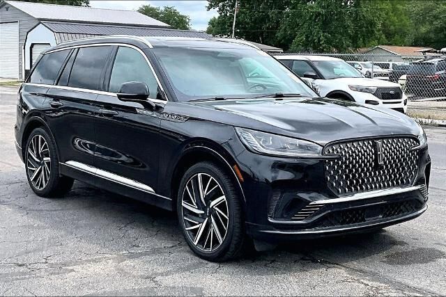 2025 Lincoln Aviator Black Label — photo 1 of 16