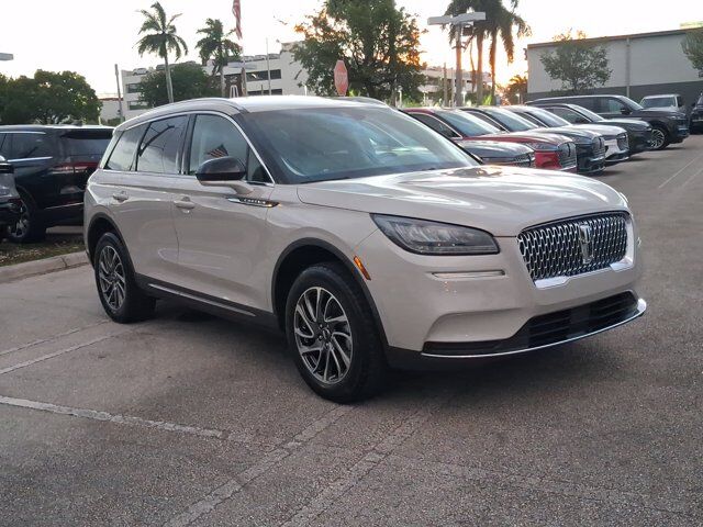 2022 Lincoln Corsair Standard — photo 1 of 2
