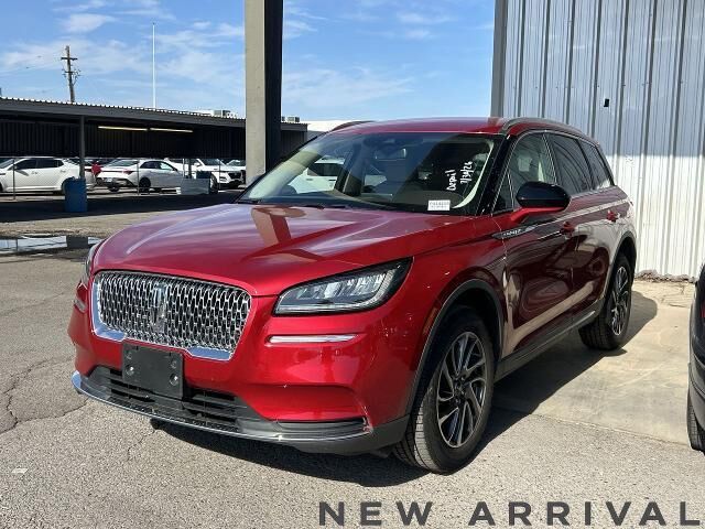 2022 Lincoln Corsair Standard — photo 1 of 40