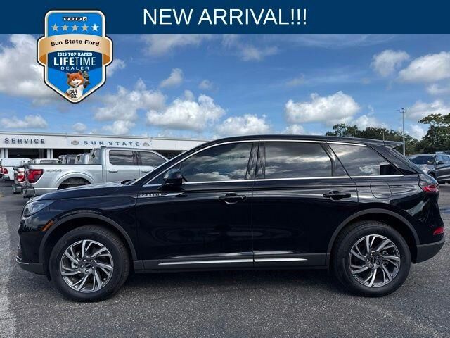 2025 Lincoln Corsair Premiere — photo 1 of 13