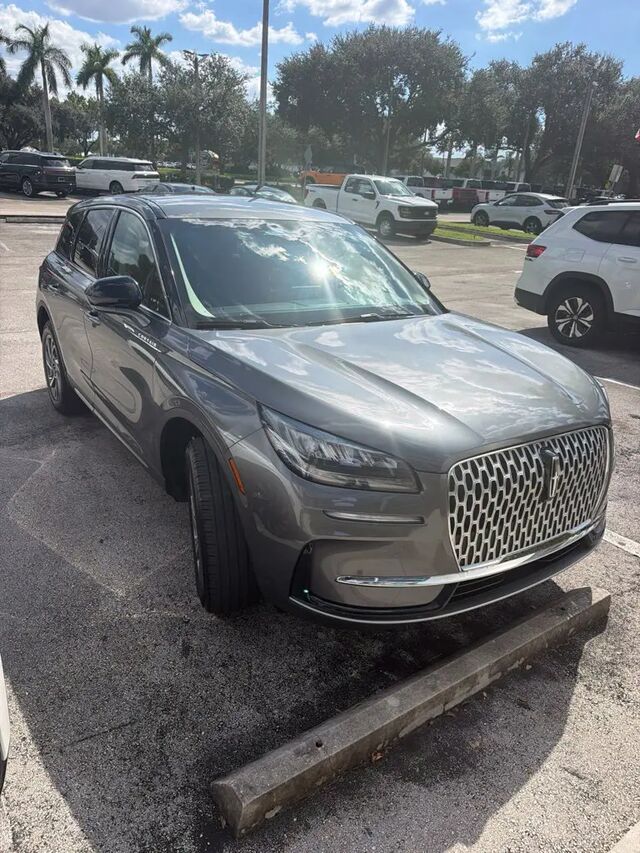 2023 Lincoln Corsair Standard — photo 1 of 2