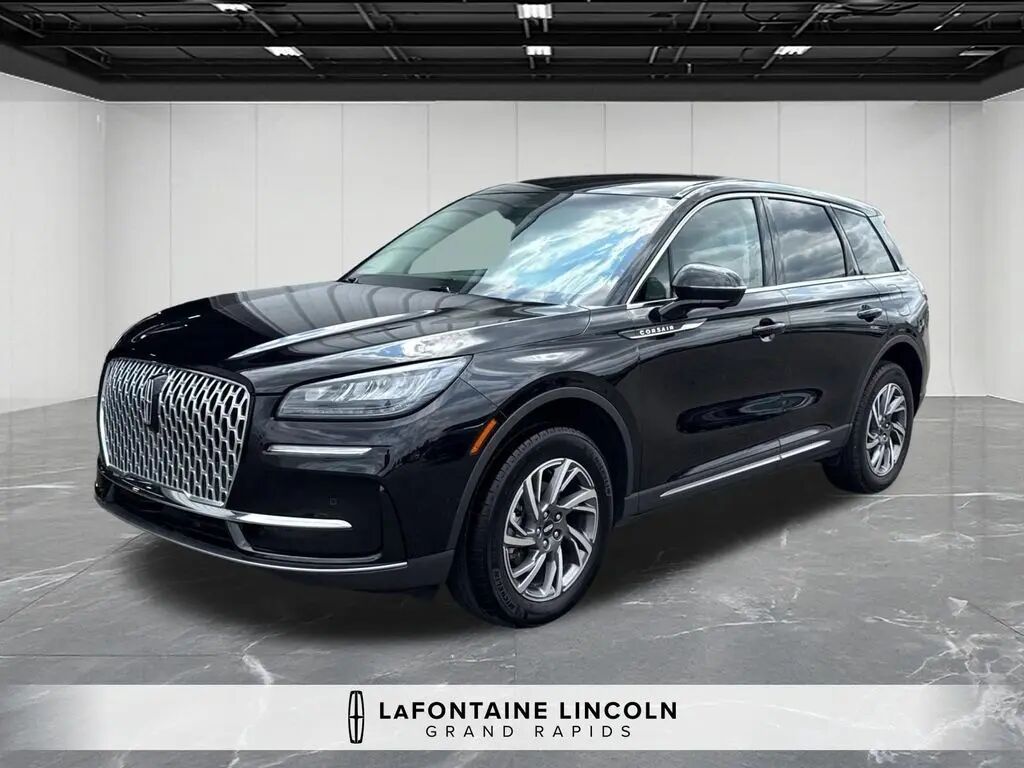 2023 Lincoln Corsair Standard — photo 1 of 13