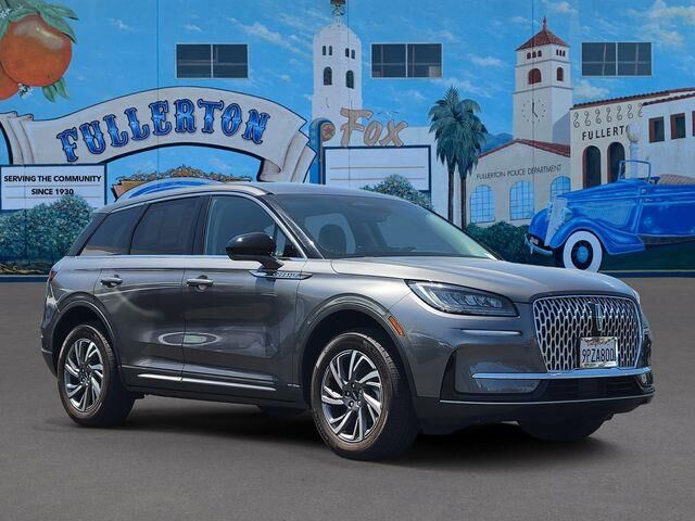 2025 Lincoln Corsair Premiere — photo 1 of 43