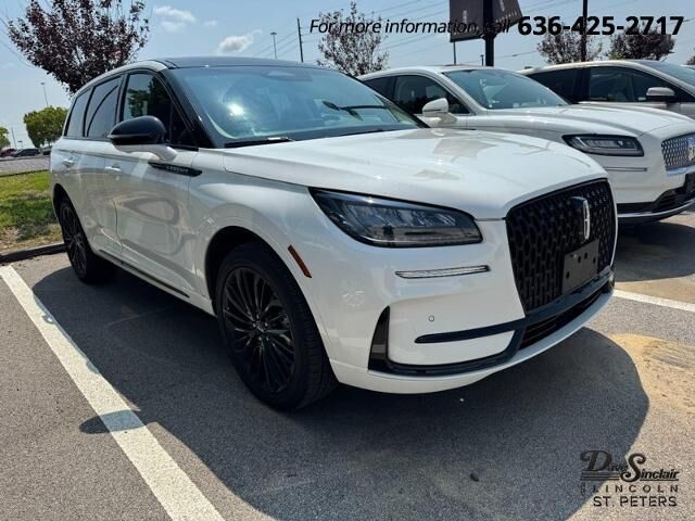 2023 Lincoln Corsair Standard — photo 1 of 2