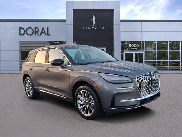 2023 Lincoln Corsair Standard — photo 1 of 2
