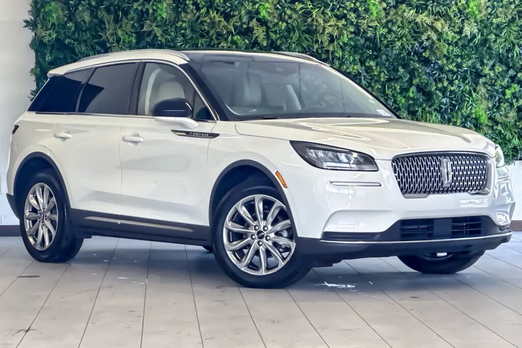 2022 Lincoln Corsair Standard — photo 1 of 13