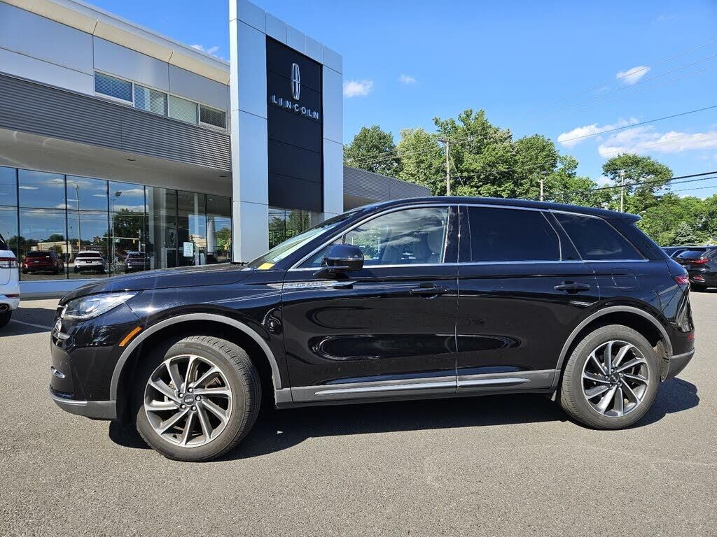2023 Lincoln Corsair Standard — photo 1 of 4