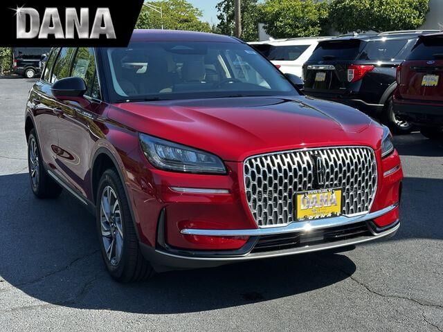 2023 Lincoln Corsair Standard — photo 1 of 26