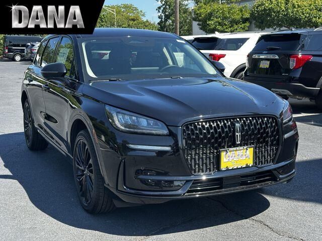 2024 Lincoln Corsair Premiere — photo 1 of 26