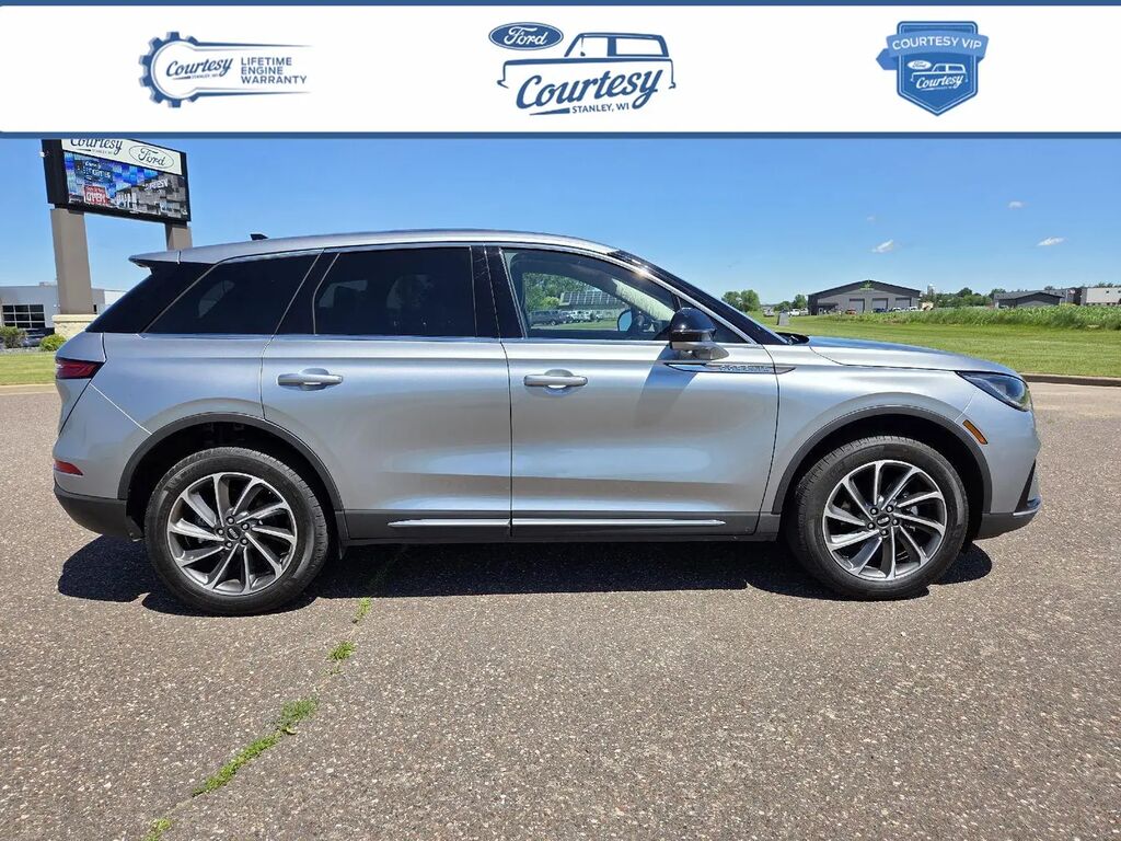 2024 Lincoln Corsair Premiere — photo 1 of 14