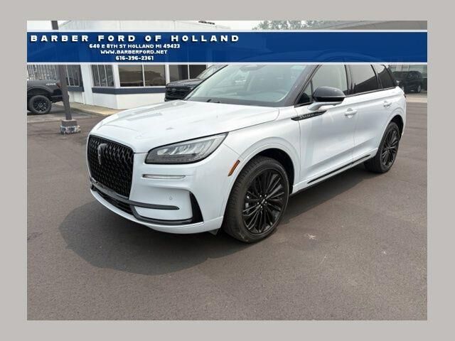 2025 Lincoln Corsair Premiere — photo 1 of 13