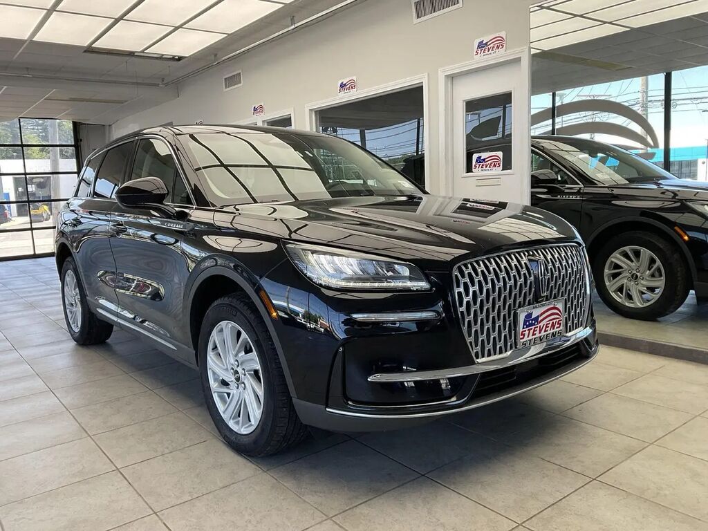 2023 Lincoln Corsair Standard — photo 1 of 13