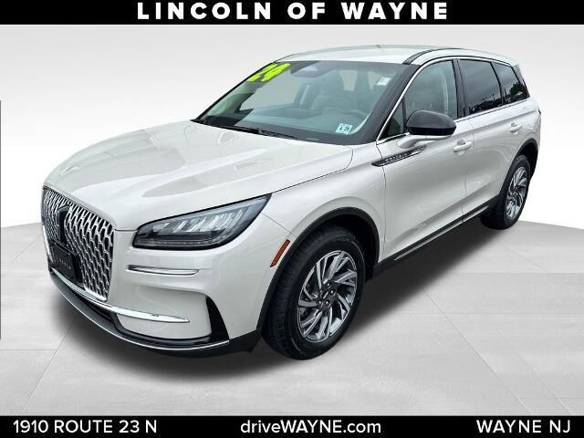 2024 Lincoln Corsair Premiere — photo 1 of 5