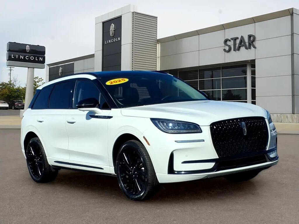 2025 Lincoln Corsair Premiere — photo 1 of 13