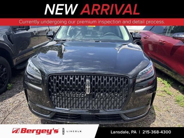 2024 Lincoln Corsair Premiere — photo 1 of 25