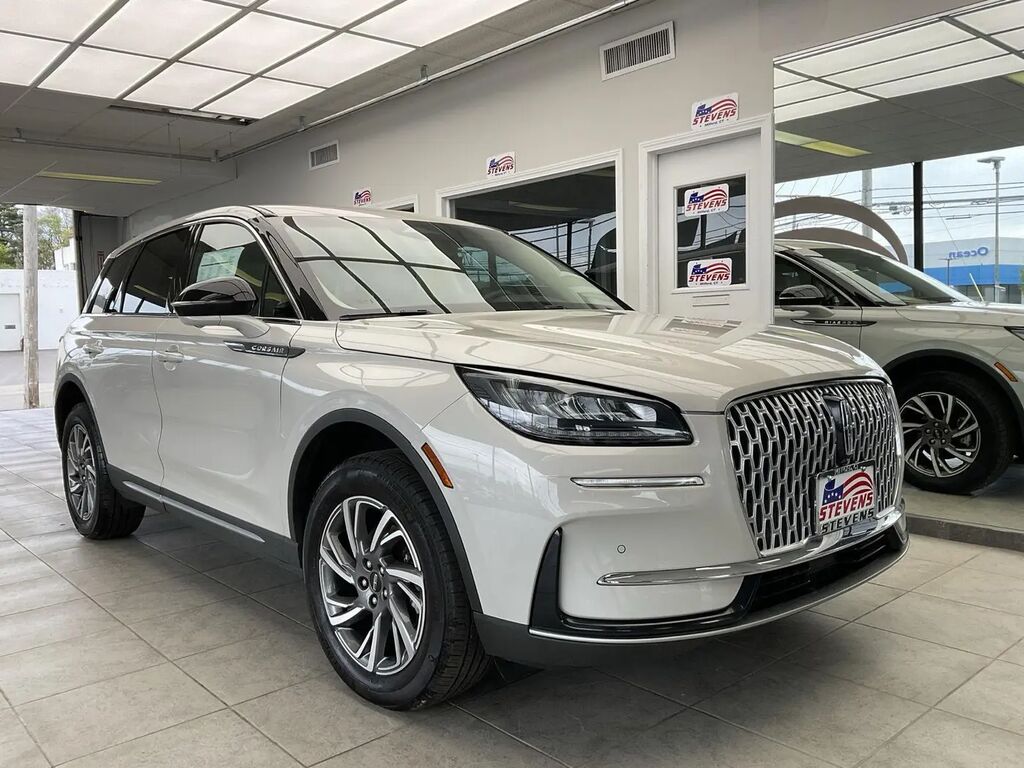 2024 Lincoln Corsair Premiere — photo 1 of 13