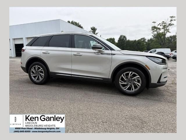 2023 Lincoln Corsair Standard — photo 1 of 13