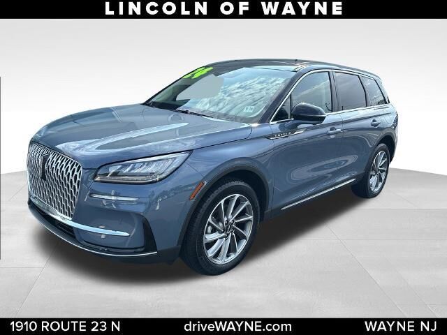 2024 Lincoln Corsair Premiere — photo 1 of 3
