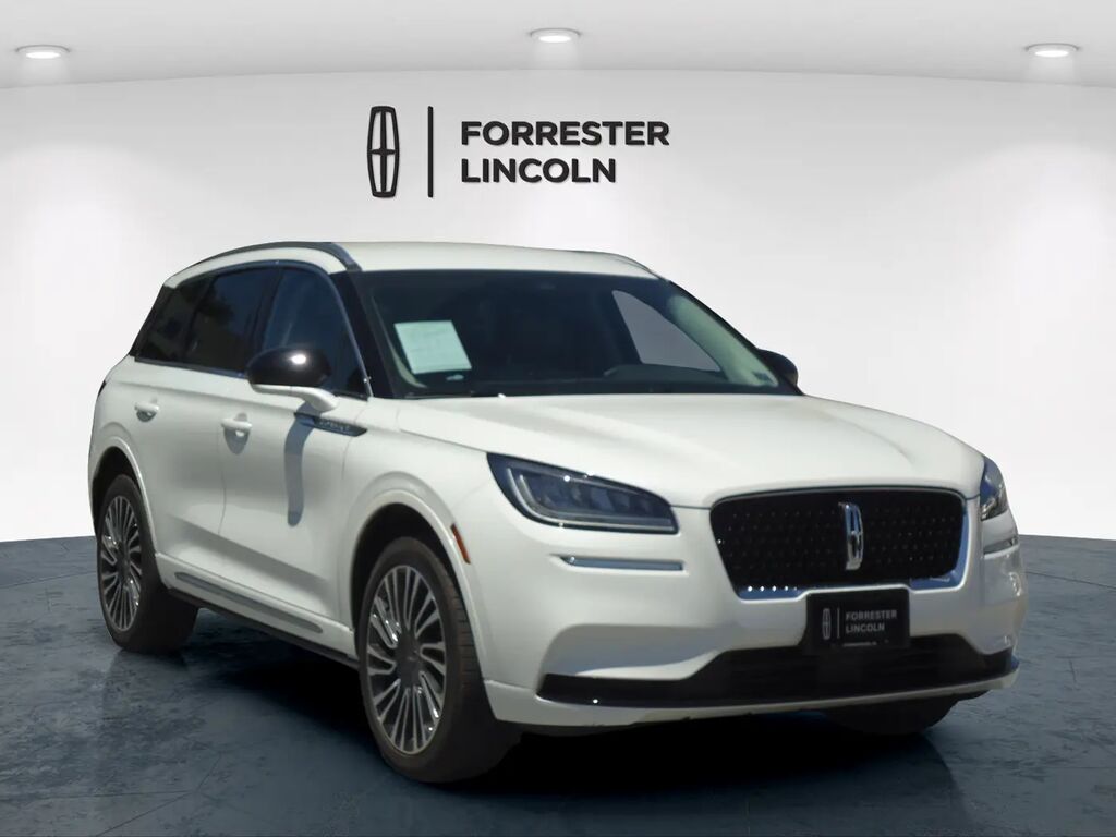 2022 Lincoln Corsair Standard — photo 1 of 17