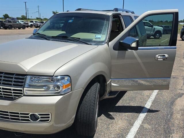 2008 Lincoln Navigator Base