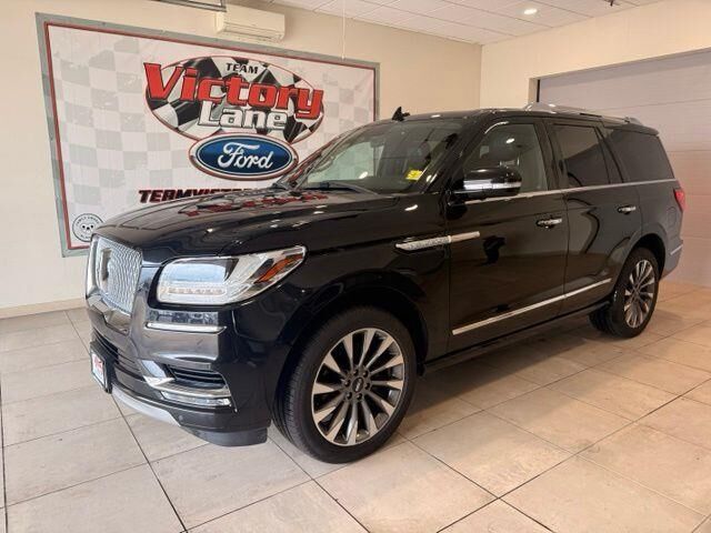 2019 Lincoln Navigator Select — photo 1 of 3