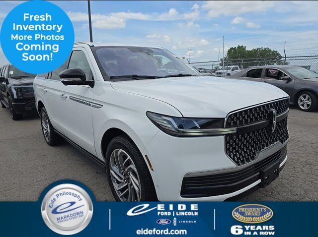 2025 Lincoln Navigator Reserve — photo 1 of 24