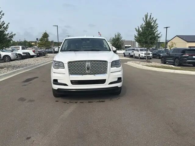 2024 Lincoln Navigator Reserve — photo 1 of 65